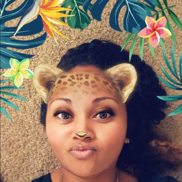 A Girl in 😍 with the idea of ❤️ - Picture 3 of 7